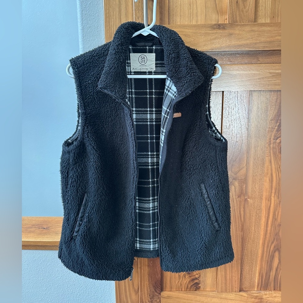 Cozy Black Sherpa Vest with Plaid Lining